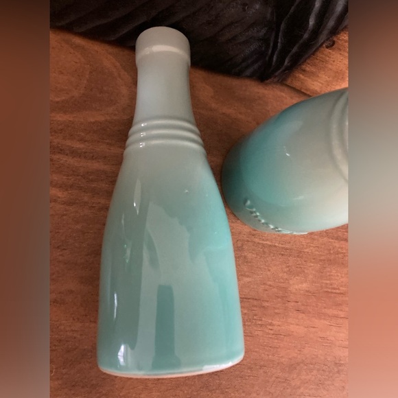 Set of Le Creuset Olive Oil & Vinegar Bottles - Picture 4 of 4